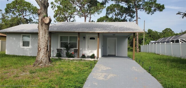 Foto del edificio - 1619 Valiant Ave