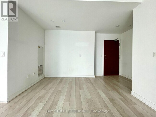 Photo du bâtiment - 117-3117 McMahon Dr