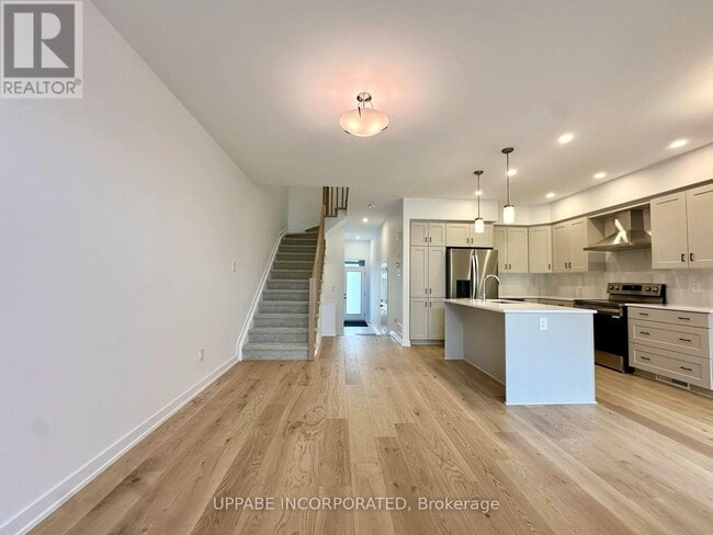 Building Photo - 171 Bliss Cres