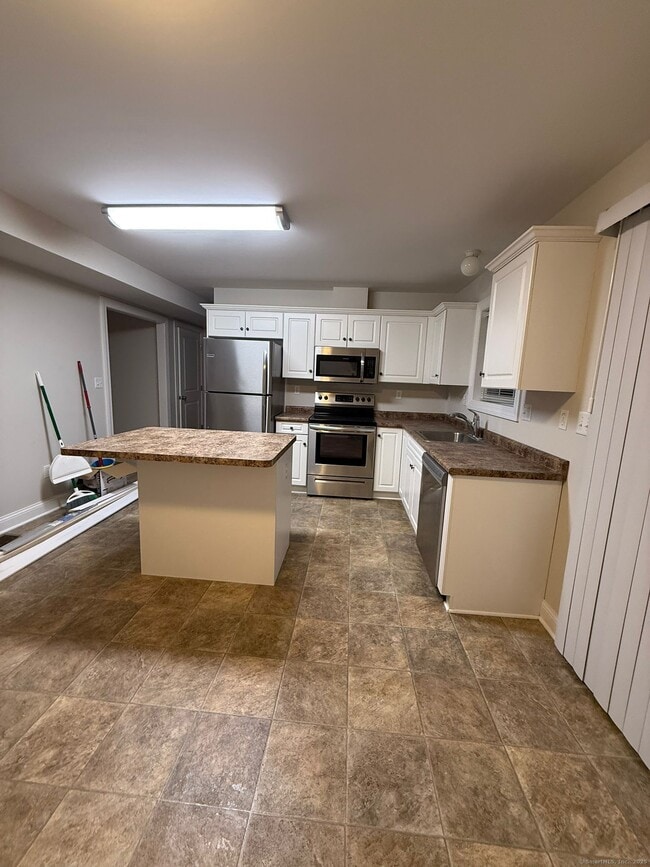 Building Photo - 783 Naugatuck Ave