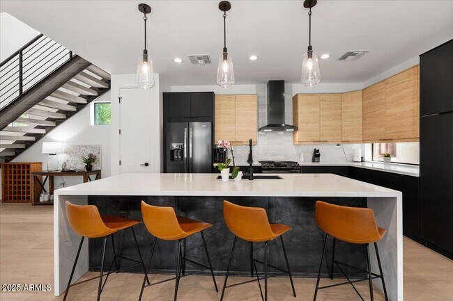 Building Photo - 220 W Monterosa St