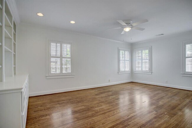 Building Photo - 2219 Addison Rd