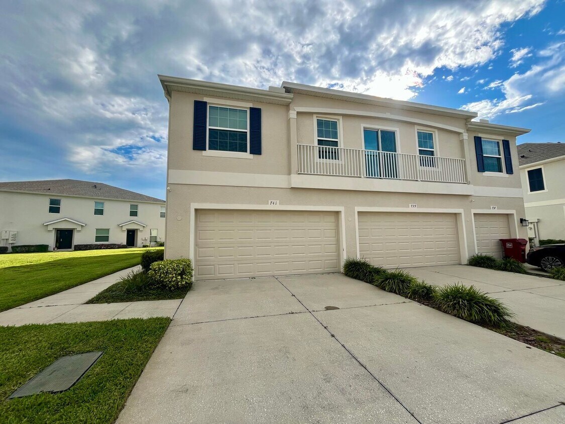 Primary Photo - Plant City Townhome!!