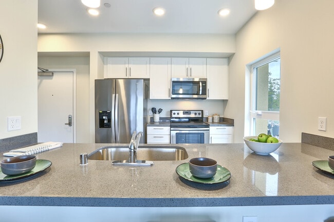 Building Photo - Neo on First