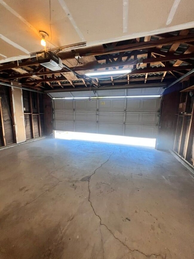 Building Photo - 1316 Chukar St