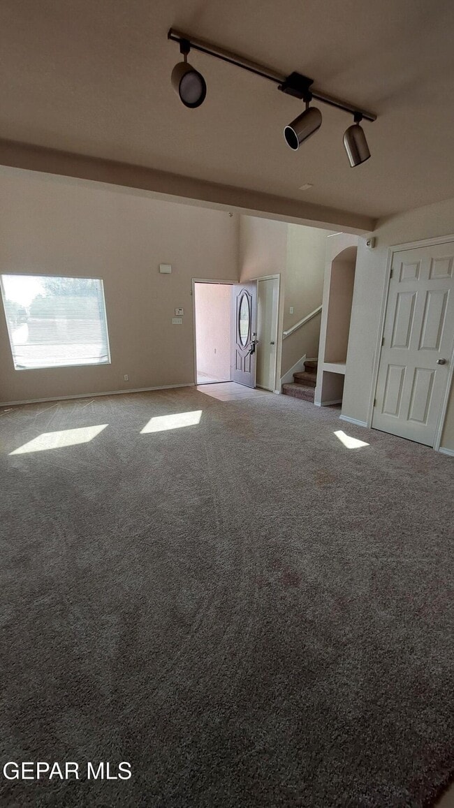 Building Photo - 14235 Russ Leach Ave