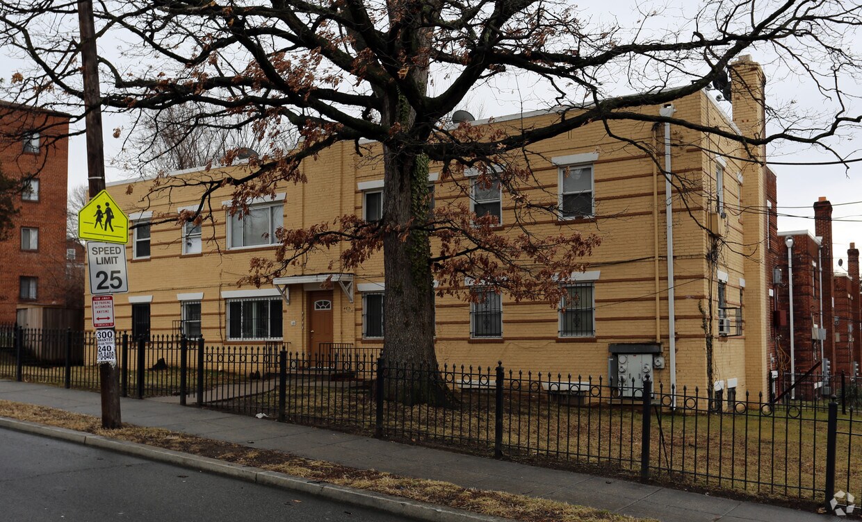 Building Photo - 4651 Hillside Rd SE