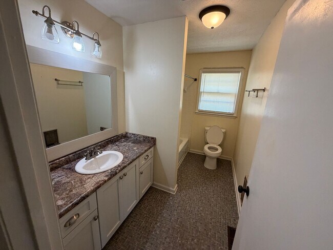 Foto del edificio - 3 Bed, 1.5 Bath Home Available in Greer