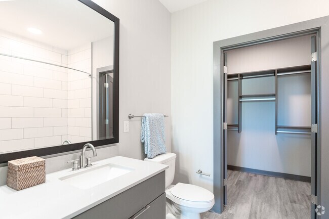 3 habitaciones, 2 baños - 132 m² - Brightleaf on Main