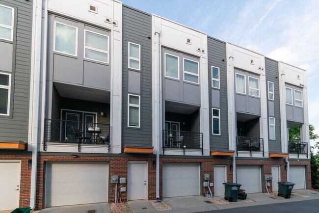 Foto del edificio - Beautiful Modern Townhome in South End Available 5/1!
