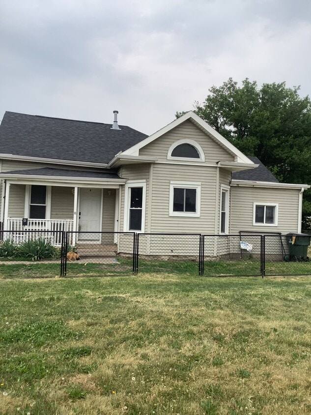 Primary Photo - 500 C Avenue