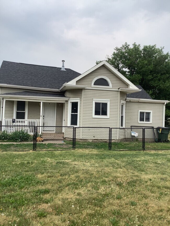 Building Photo - 500 C Avenue