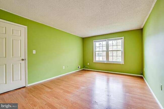 Foto del edificio - 24 Chamberlin Ct