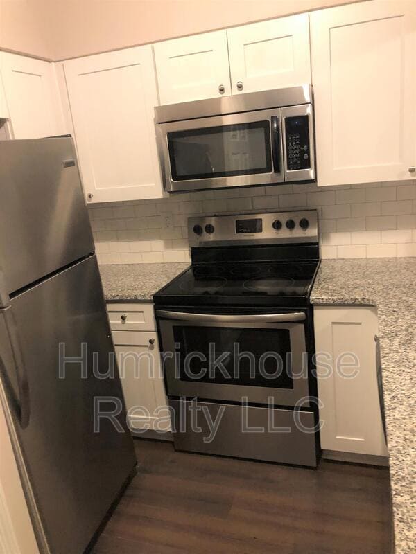 Building Photo - 20109 Henderson Rd