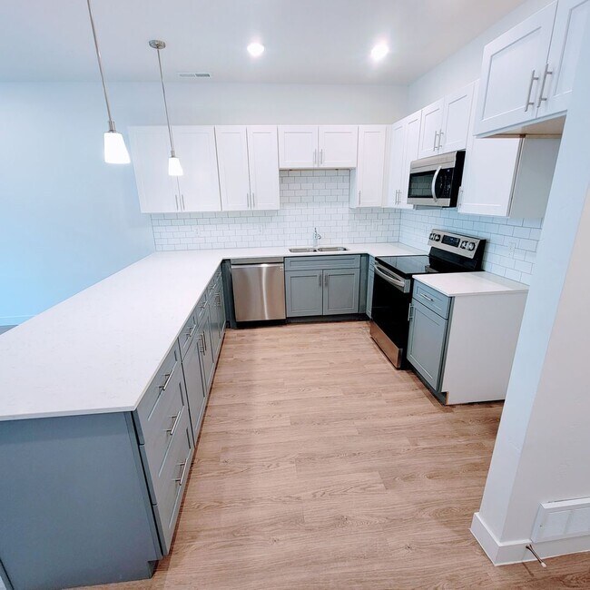Foto del edificio - Stunning Townhome!
