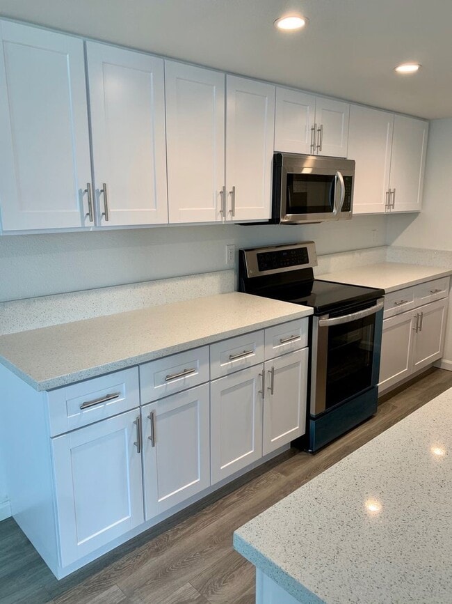 Building Photo - Upgraded Carpinteria Townhome- Great Commu...