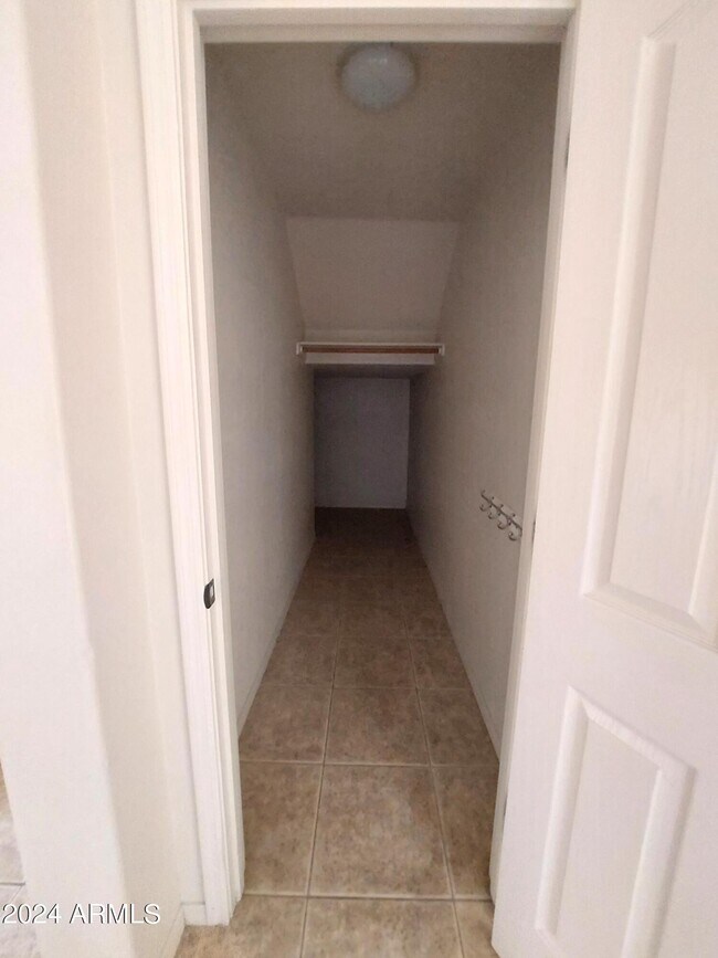 Building Photo - 900 Estancia Dr