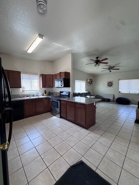 Foto del edificio - 1822 E 10th St