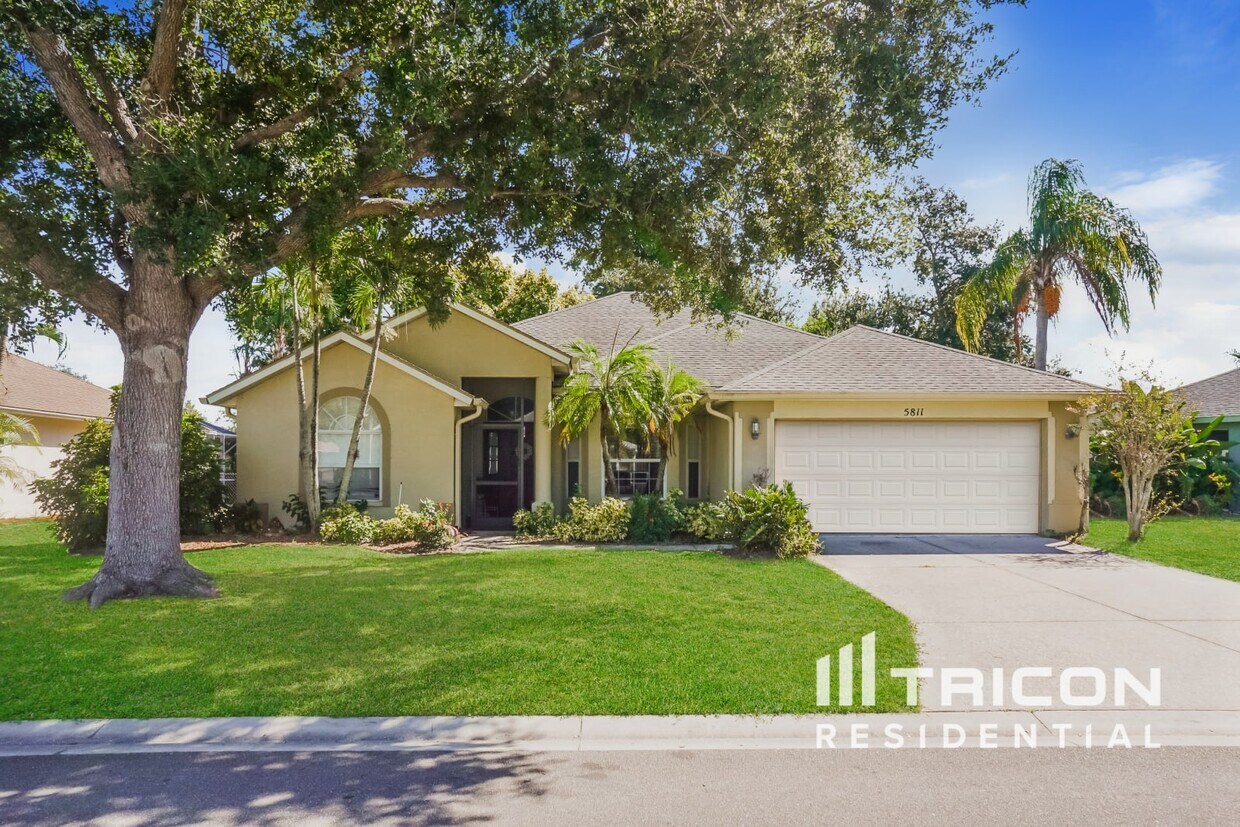 Foto principal - 5811 28th St E