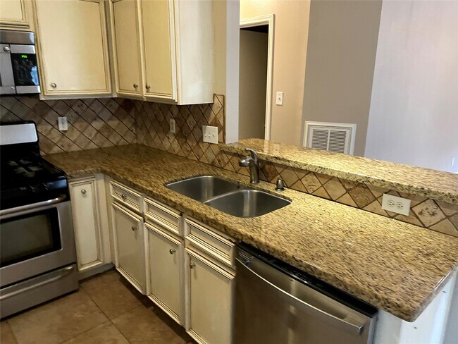 Foto del edificio - 21747 Deep Pines Dr