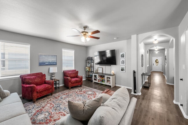 Foto del edificio - 9901 Concord Dr