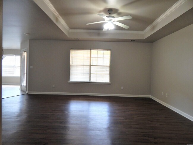 Building Photo - 451 Wisteria Dr