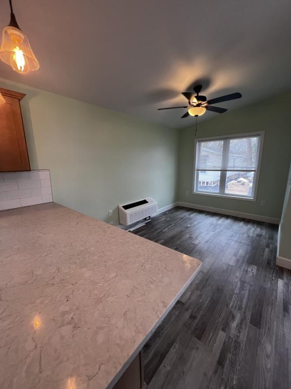 Foto del edificio - 6520 Ridge Rd