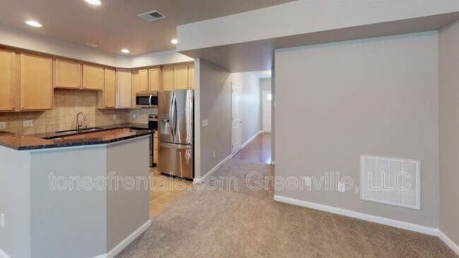 Foto del edificio - 433 Woodbark Ct