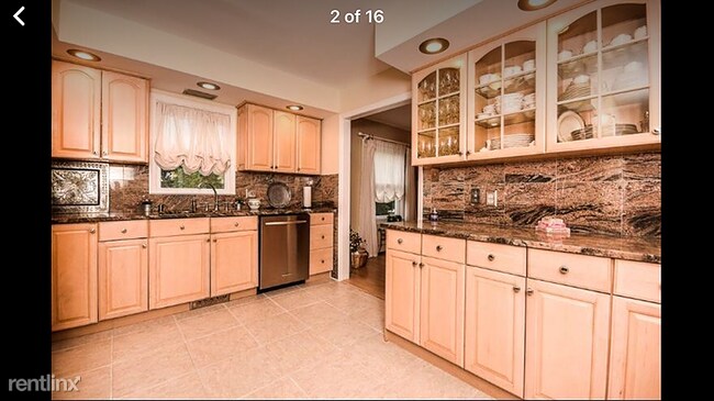 Foto del edificio - 4 br, 3 bath Apartment - 68 Florence Avenue 1