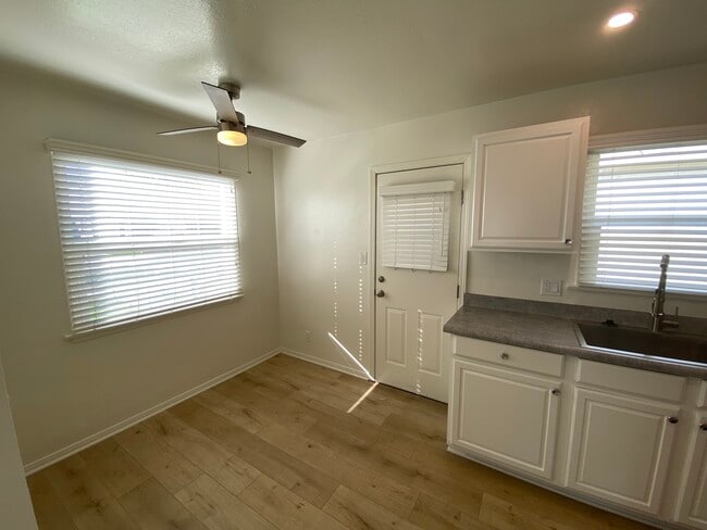 Foto del edificio - 14320 Condon Ave