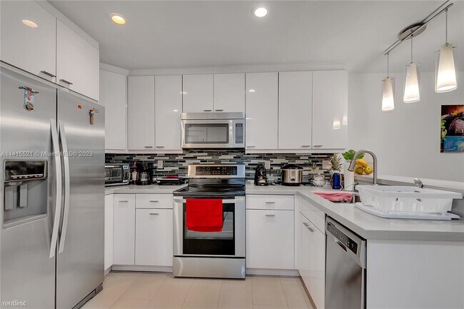 Building Photo - 3 br, 2 bath House - 7244 SW 22nd St # B