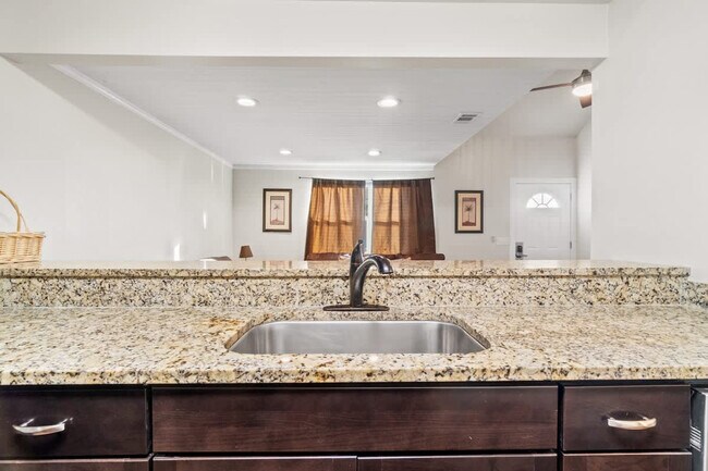 Building Photo - 5218 Beach Dr