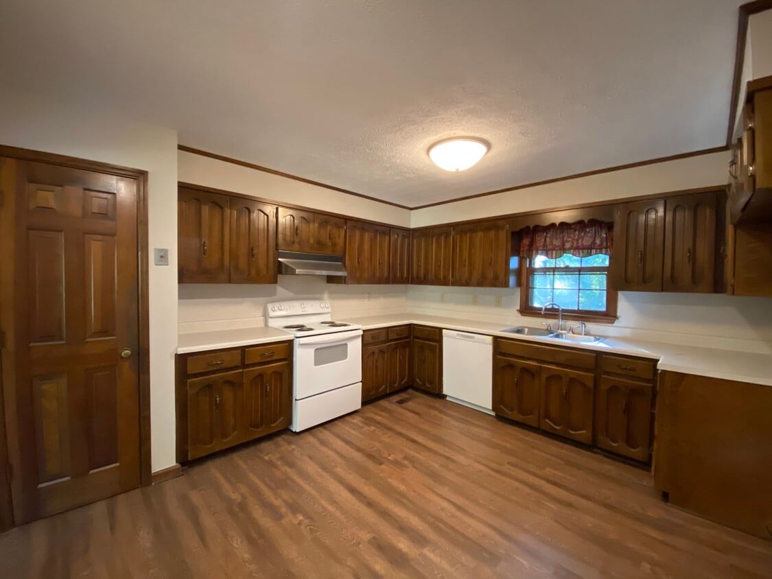 Primary Photo - 1204 8th Ave NE