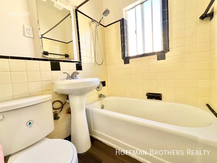 Building Photo - 518 1/2 N Heliotrope Dr-518 1/2