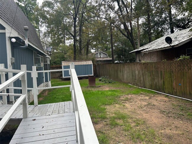 Building Photo - 10980 Amblewood St