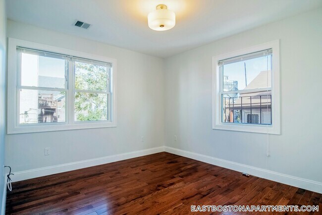 Foto del edificio - 108 Maverick St