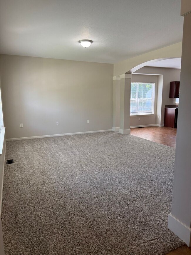 Foto del edificio - Stunning 3 Bedroom Home with Primary Suite on First Floor
