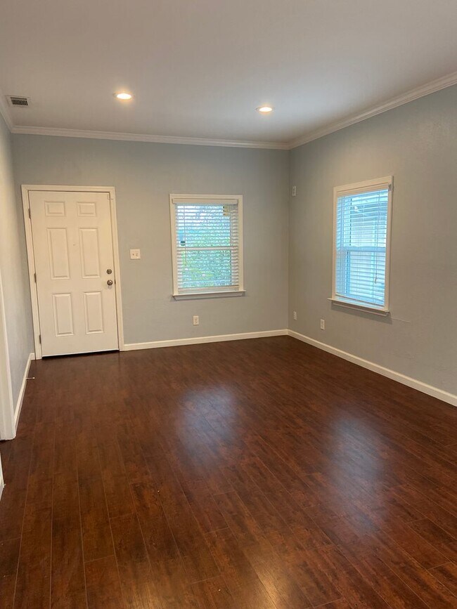 Foto del edificio - Beautiful 2 Bdrm, 1 Bath Downtown Sac Remodel!