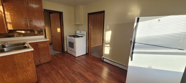 Building Photo - 522 3rd St SE