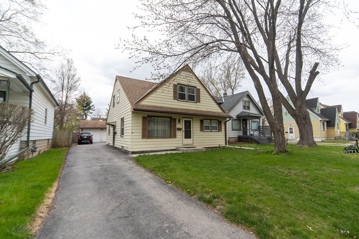 Primary Photo - 5771A N 41st St