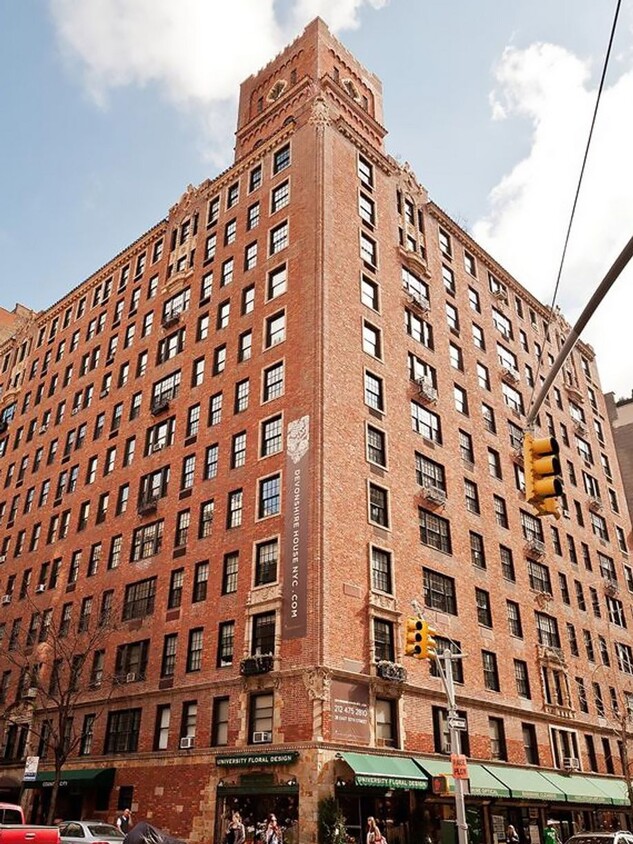Foto del edificio - 28 E 10th St
