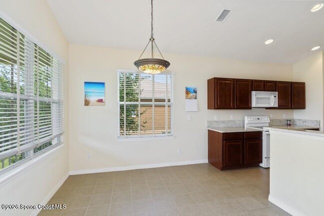 Building Photo - 1020 Venetian Dr