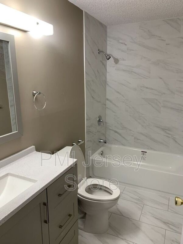 Foto del edificio - 498 Danbury Ln