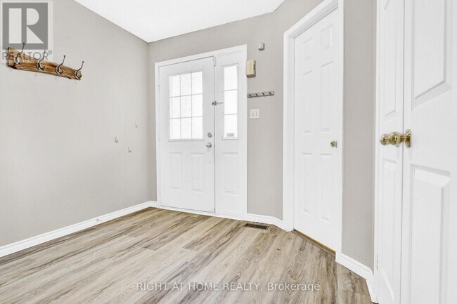 Photo du bâtiment - 1720 Radcliffe Dr
