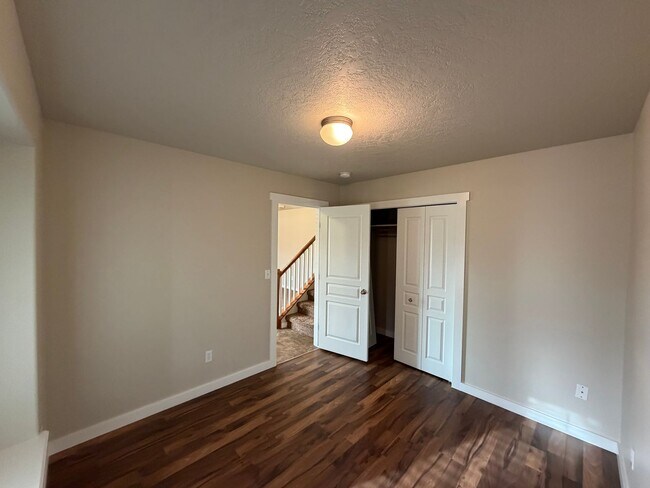Foto del edificio - Perfect 4 bed 2.5 ba home in the desirable Sundance Subdiv. off McMillan & Meridian Rd.