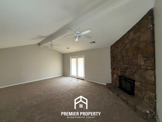 Building Photo - Spacious 3BR/2BA Home in Bartlett | High Ceilings, Fireplace & 2-Car Garage