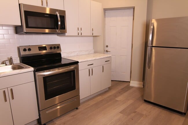 Photo - 1649 Pratt St Apartment