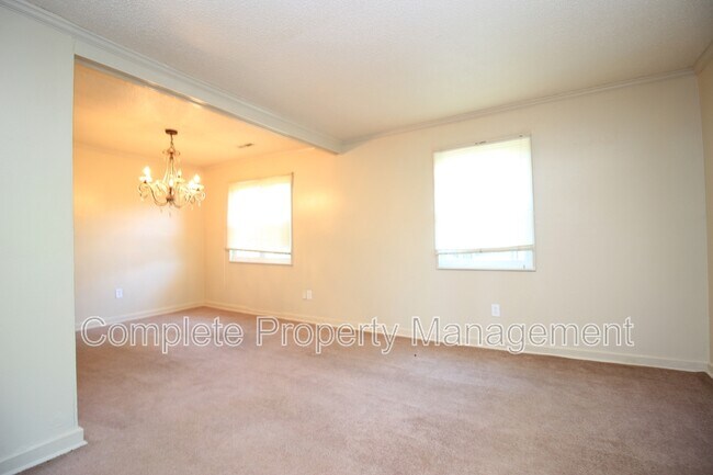 Building Photo - 1240 Rayfield Dr