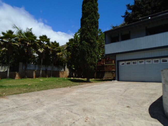 Building Photo - 3br/2.5ba w/4th room option & fenced yard!...