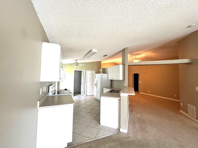 Building Photo - 4760 Manchester Dr